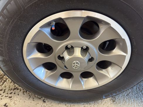 Used 2012 Toyota FJ Cruiser 4WD w/ Upgrade Pkg image 33