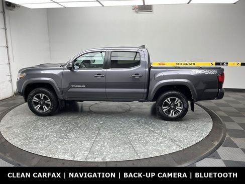 Used 2018 Toyota Tacoma TRD Sport AWD/4WD image 7
