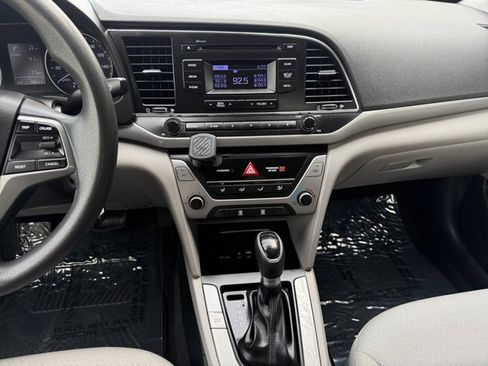 Used 2018 Hyundai Elantra SE FWD image 15