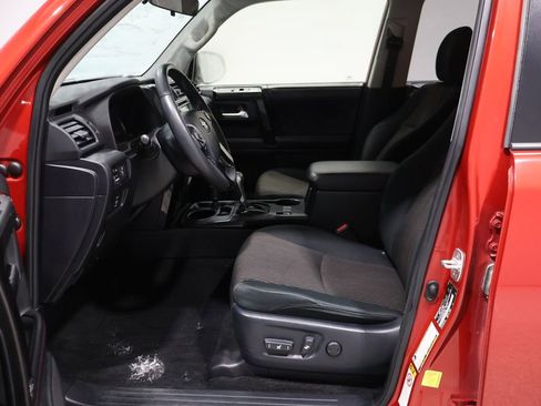 Used 2018 Toyota 4Runner TRD Off-Road image 10