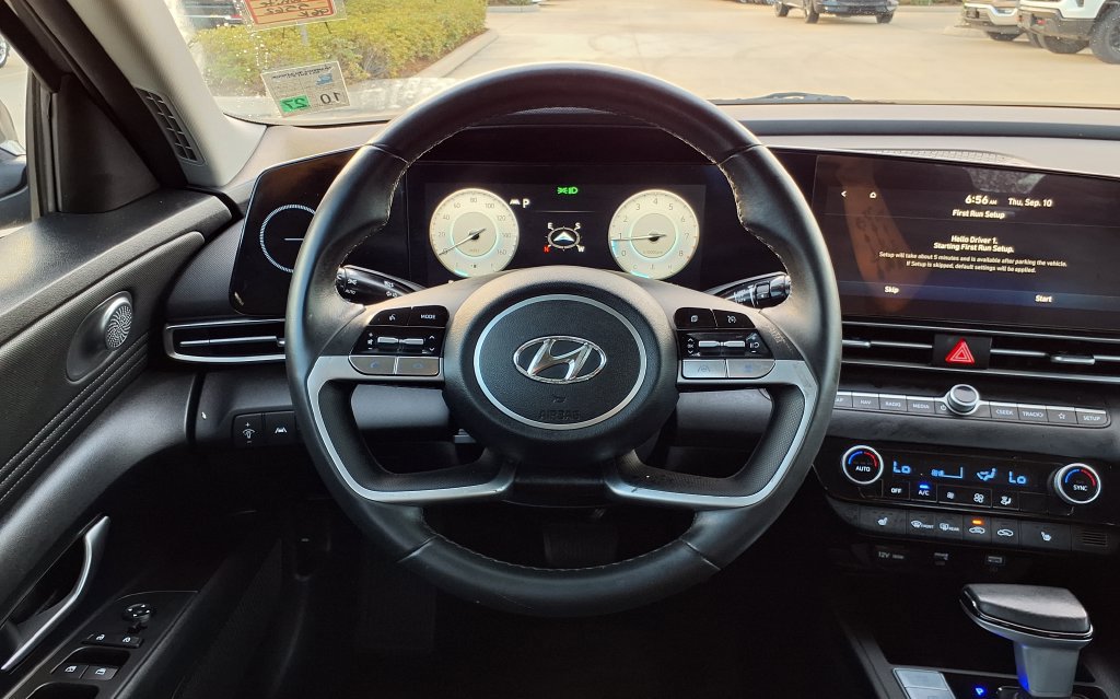 Used 2023 Hyundai Elantra SEL w/ Convenience Package FWD image 18