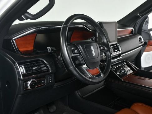 Used 2020 Lincoln Navigator Reserve w/ Luxury Package AWD/4WD image 28