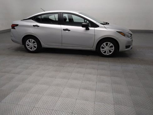 Used 2025 Nissan Versa S FWD image 11