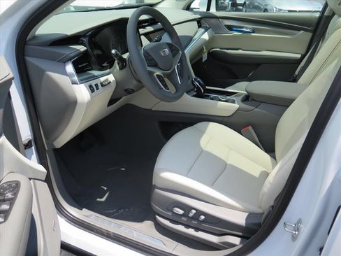 New 2026 Cadillac XT5 Premium Luxury w/ Driver Assist Package AWD/4WD image 9