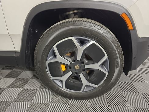 Used 2024 Rivian R1S Adventure AWD/4WD image 11