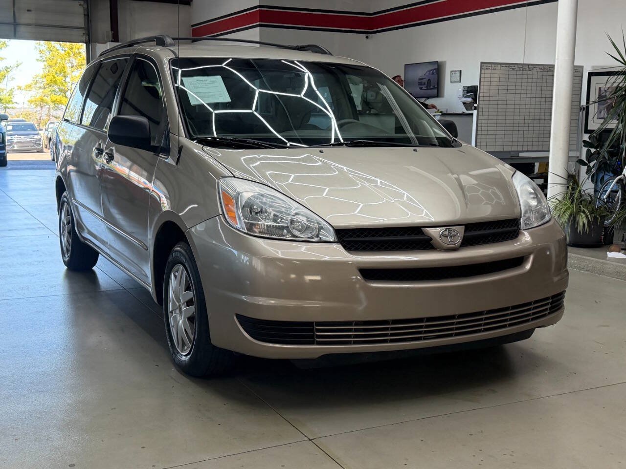 Used 2005 Toyota Sienna CE FWD image 1