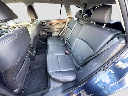 Used 2018 Subaru Outback 2.5i Limited AWD/4WD image 12