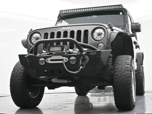 Used 2017 Jeep Wrangler Unlimited Rubicon w/ Connectivity Group AWD/4WD image 40