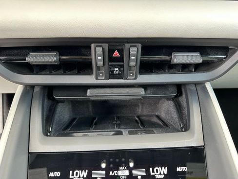 Used 2025 Porsche Macan 4 Electric image 24