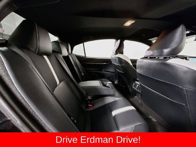 Used 2026 Toyota Camry SE FWD image 28