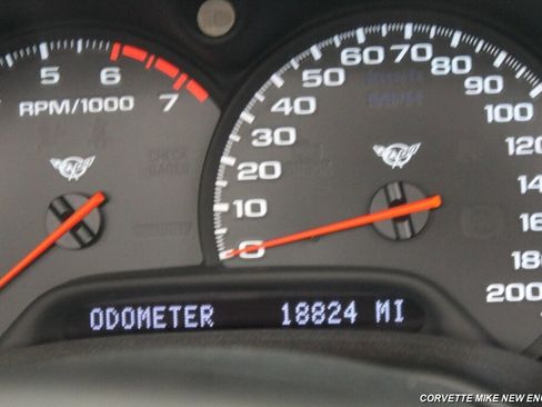 Used 2004 Chevrolet Corvette Convertible w/ Preferred Equipment Group image 37