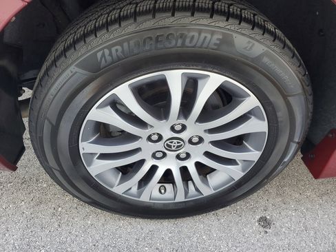 Used 2020 Toyota Sienna XLE image 31