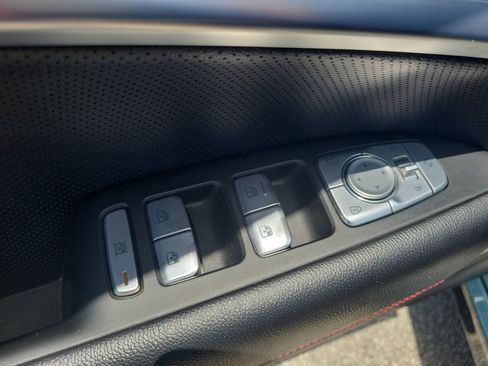 Used 2023 Genesis G70 2.0T w/ Sport Prestige Package RWD image 12