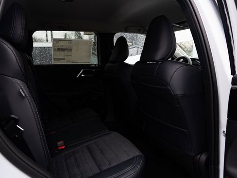 New 2026 Mitsubishi Outlander SE image 22