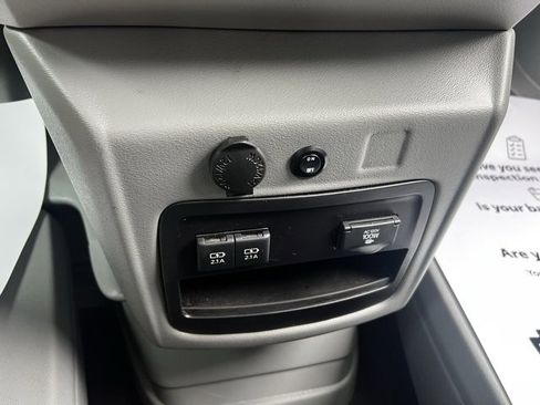 Used 2019 Toyota Sienna XLE image 19