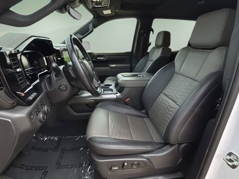 Used 2022 Chevrolet Silverado 1500 ZR2 w/ Technology Package image 18