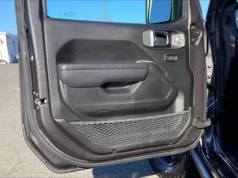 Certified 2025 Jeep Wrangler Willys image 19