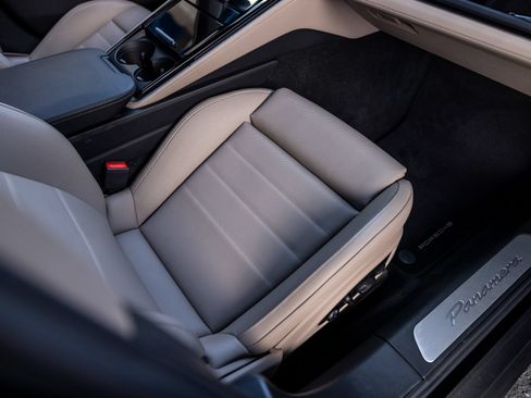 Certified 2025 Porsche Panamera image 49