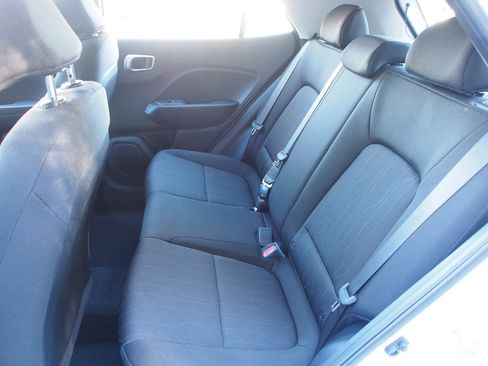 Used 2025 Hyundai Venue SE image 18