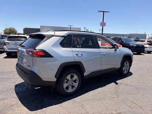 Used 2024 Toyota RAV4 XLE w/ Convenience Package FWD image 5