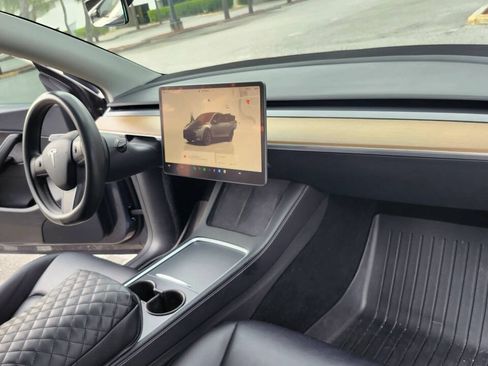 Used 2022 Tesla Model Y Long Range AWD/4WD image 19