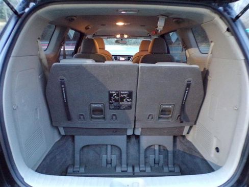 Used 2015 Kia Sedona LX image 34