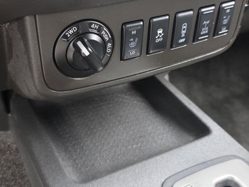 Used 2018 Nissan Frontier PRO-4X image 16