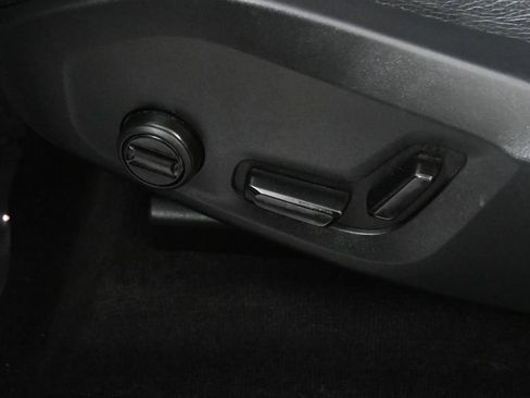 Used 2023 Volvo XC60 B5 Plus image 27