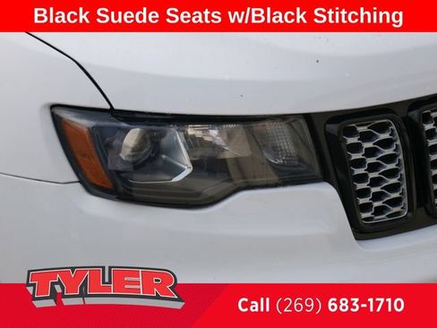 Used 2018 Jeep Grand Cherokee Altitude AWD/4WD image 10