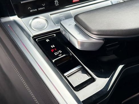 Used 2019 Audi e-tron Prestige image 30