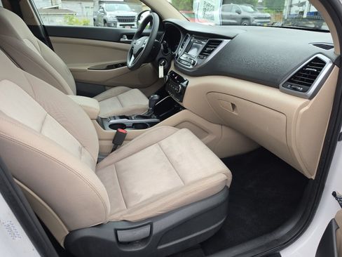 Used 2018 Hyundai Tucson SE AWD/4WD image 16