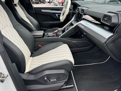 Used 2019 Lamborghini Urus AWD/4WD image 53