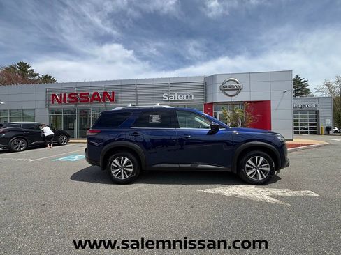 Used 2023 Nissan Pathfinder SL AWD/4WD image 20