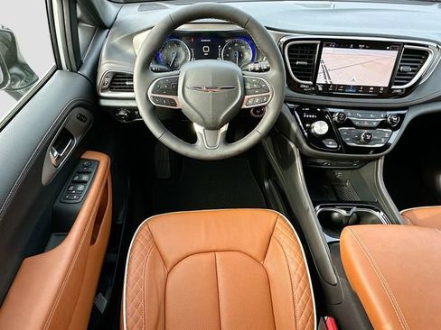 New 2026 Chrysler Pacifica Pinnacle image 16