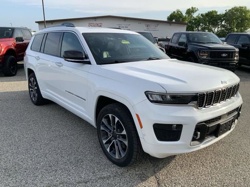 Used 2023 Jeep Grand Cherokee L Overland w/ Advanced Protech Group III AWD/4WD image 2