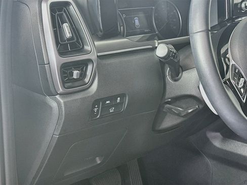 Used 2023 Kia Sorento EX w/ Panoramic Sunroof Package FWD image 17