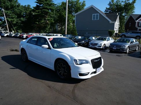 Used 2018 Chrysler 300 S w/ 300S Premium Group 2 AWD/4WD image 2