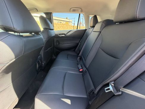 Used 2026 Toyota Corolla Cross XLE FWD image 22