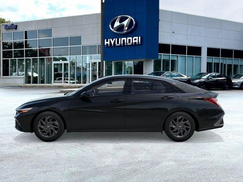 New 2026 Hyundai Elantra Hybrid FWD image 3