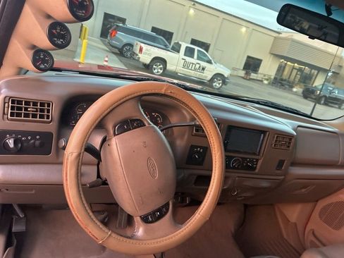 Used 2002 Ford F250 Lariat image 4