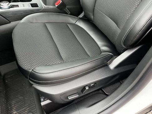 Used 2025 Ford Escape SE FWD image 10