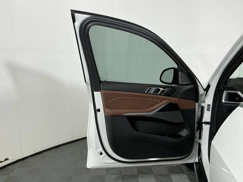Used 2024 BMW X5 xDrive40i w/ Premium Package AWD/4WD image 19