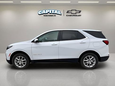 Used 2022 Chevrolet Equinox LT image 2