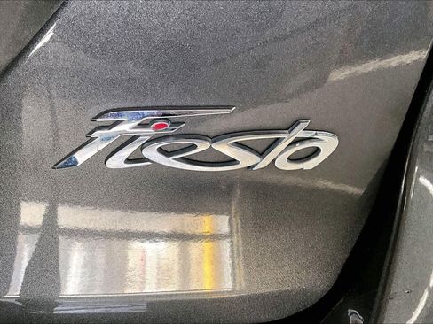 Used 2015 Ford Fiesta SE image 9