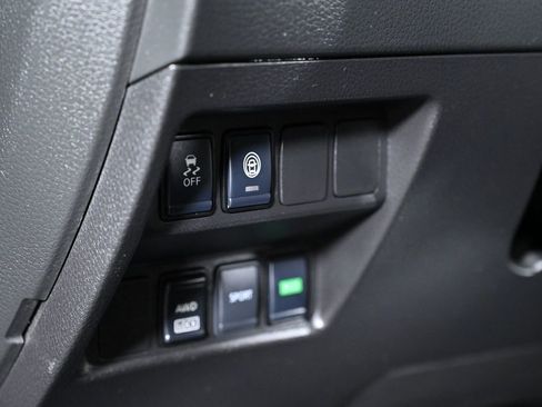 Used 2020 Nissan Rogue Sport S image 19