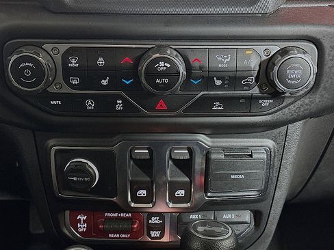 Used 2023 Jeep Wrangler Rubicon w/ Cold Weather Group AWD/4WD image 17
