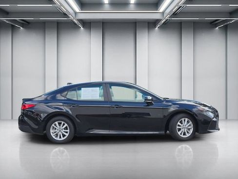 Used 2025 Toyota Camry LE FWD image 3