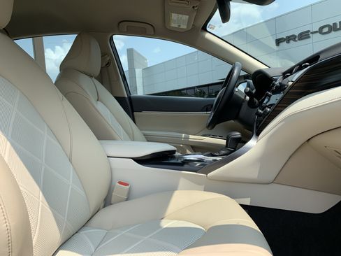 Used 2019 Toyota Camry XLE w/ Navigation Package FWD image 35