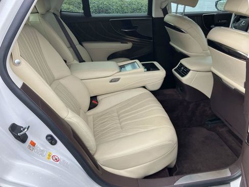 Used 2018 Lexus LS 500h w/ Luxury Package RWD image 32