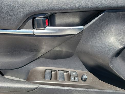 Used 2024 Toyota Camry SE FWD image 7